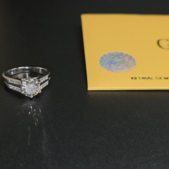 1.2 Ctw MOISSANITE RING . WHITE GOLD FILLES - Picture 1 of 7